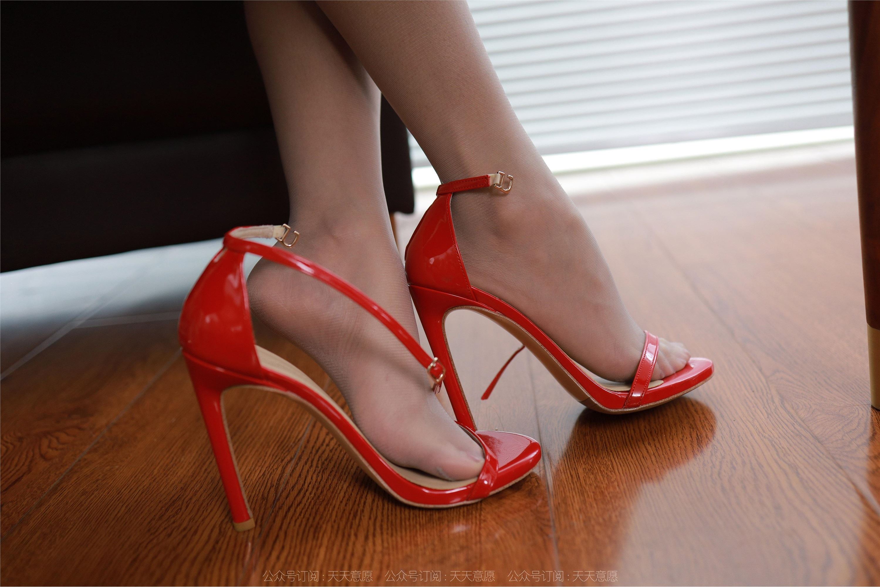 IESS异思趣向  2022.12.06 丝享家 1290 婉萍《迷人绯红》